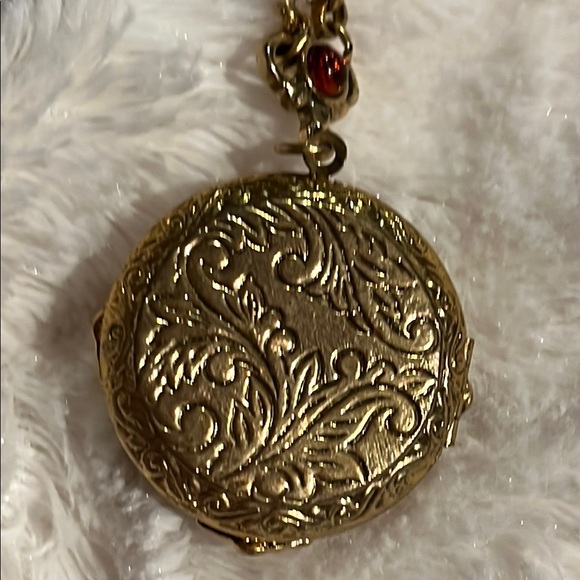 1928 Gold & Green Locket - Picture 5 of 5